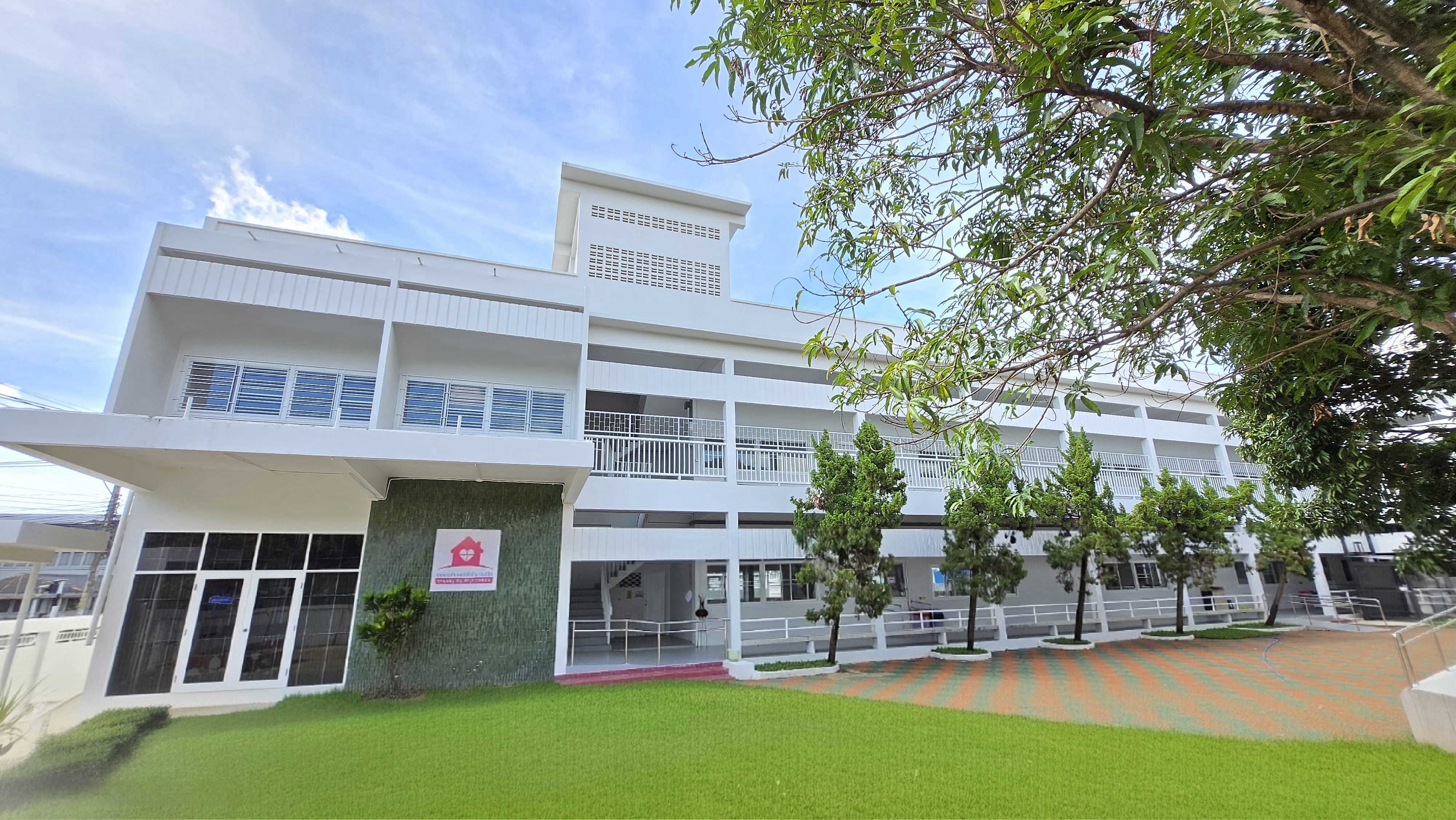 บรรยากาศภายนอก ศูนย์ดูแลผู้สูงอายุ บ้านแสนรัก เนอร์ซิ่งโฮม เชียงใหม่