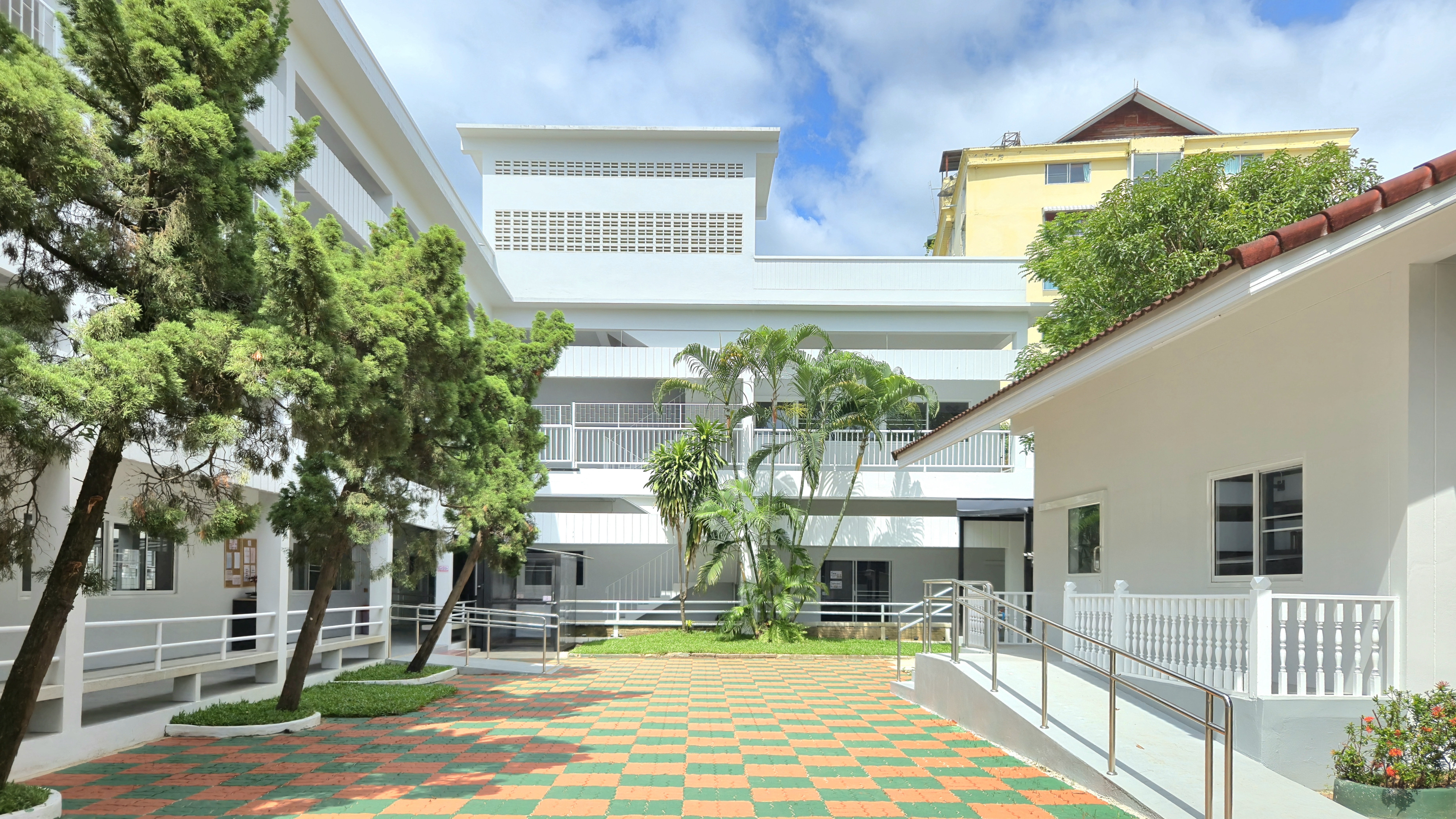 บรรยากาศภายนอก ศูนย์ดูแลผู้สูงอายุ บ้านแสนรัก เนอร์ซิ่งโฮม เชียงใหม่