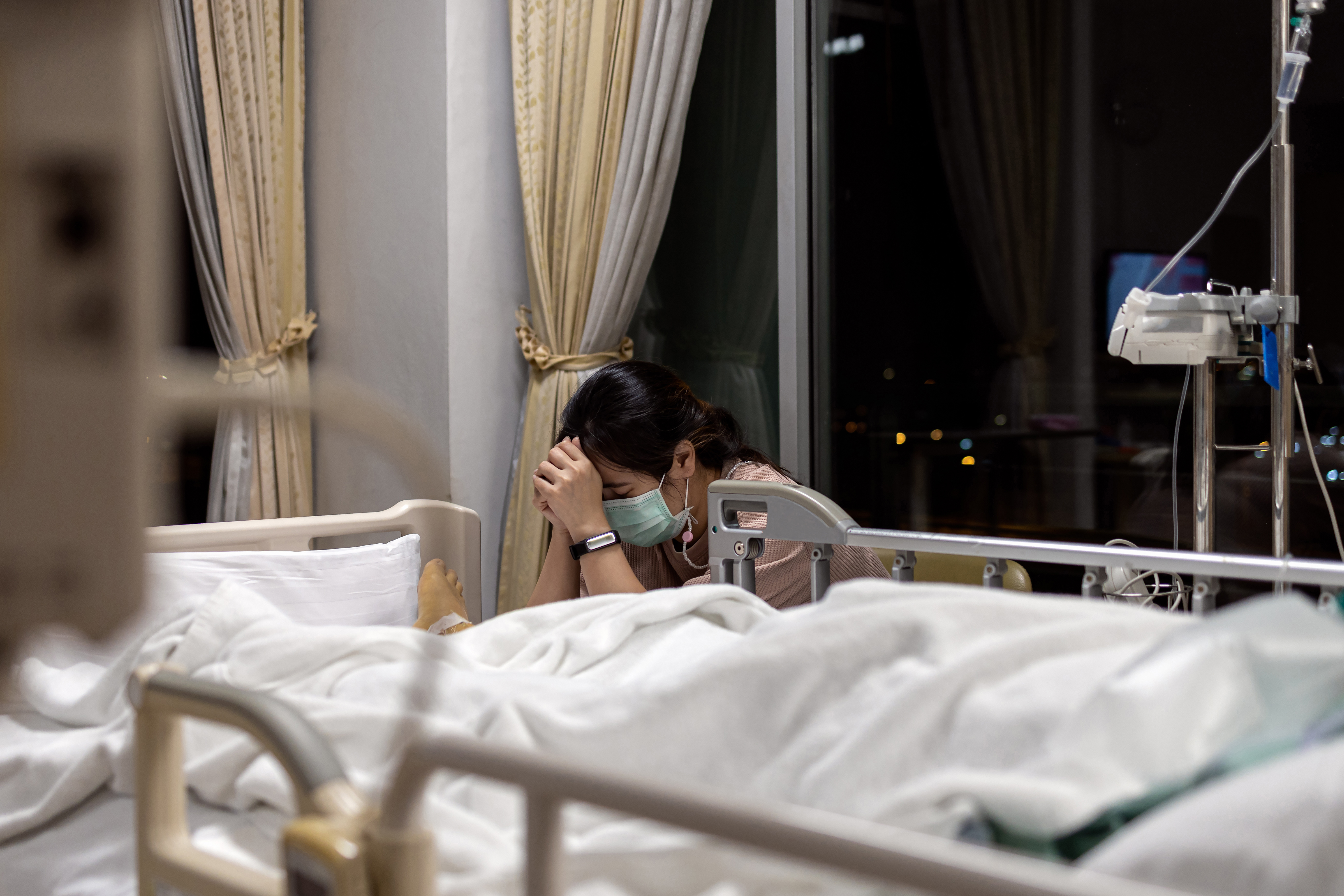 แรงกดดันและความเครียดที่เกิดจากการดูแลผู้ป่วยติดเตียง ศูนย์ดูแลผู้สูงอายุ บ้านแสนรัก