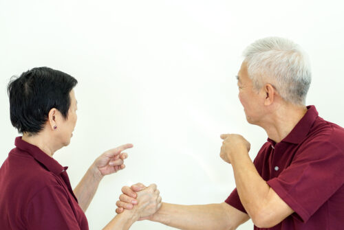 การจัดการพฤติกรรมก้าวร้าวในผู้ป่วยสมองเสื่อม: เทคนิคระงับความรุนแรง ศูนดูแลผู้สูงอายุ บ้านแสนรัก