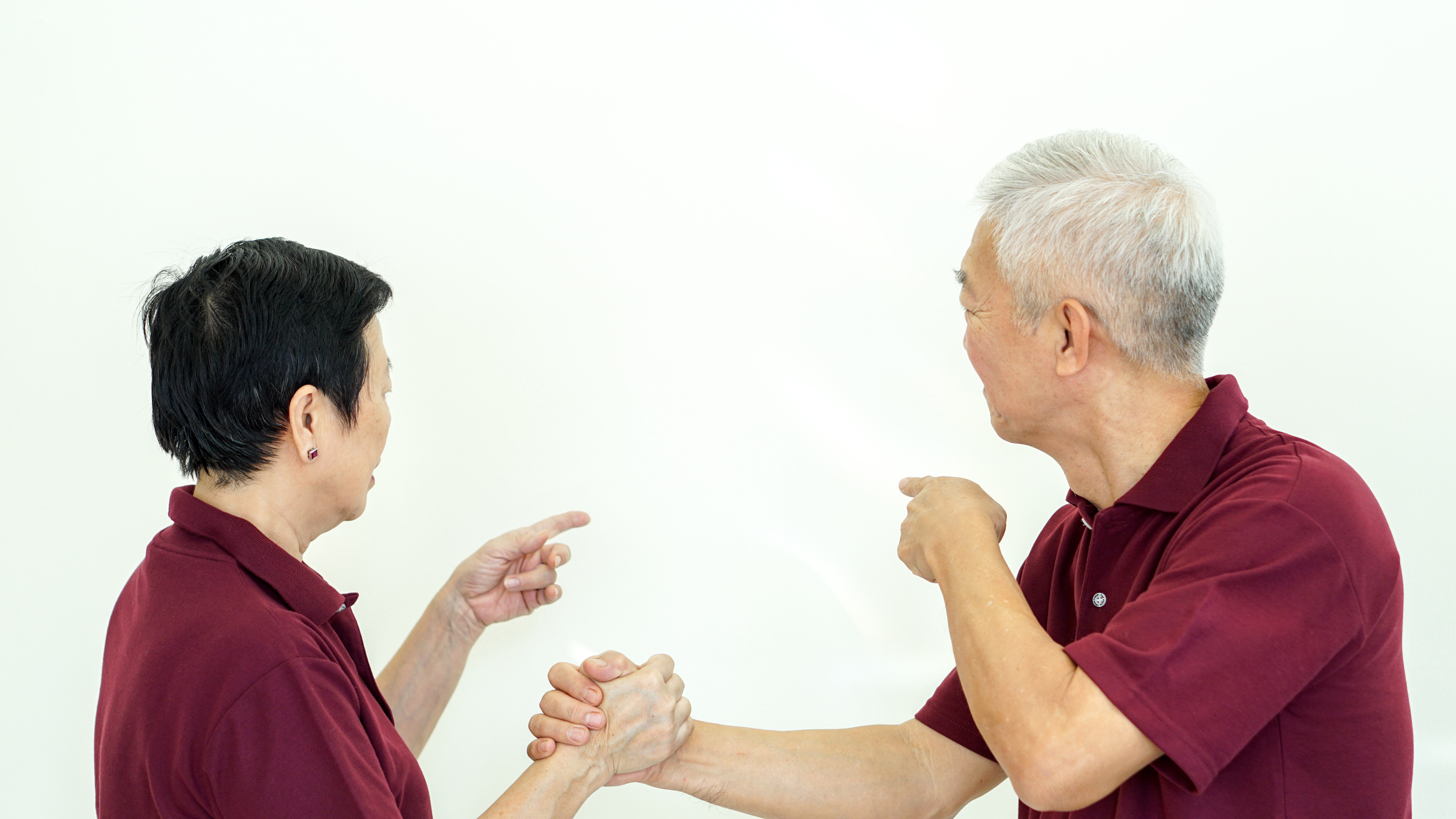 การจัดการพฤติกรรมก้าวร้าวในผู้ป่วยสมองเสื่อม: เทคนิคระงับความรุนแรง ศูนดูแลผู้สูงอายุ บ้านแสนรัก