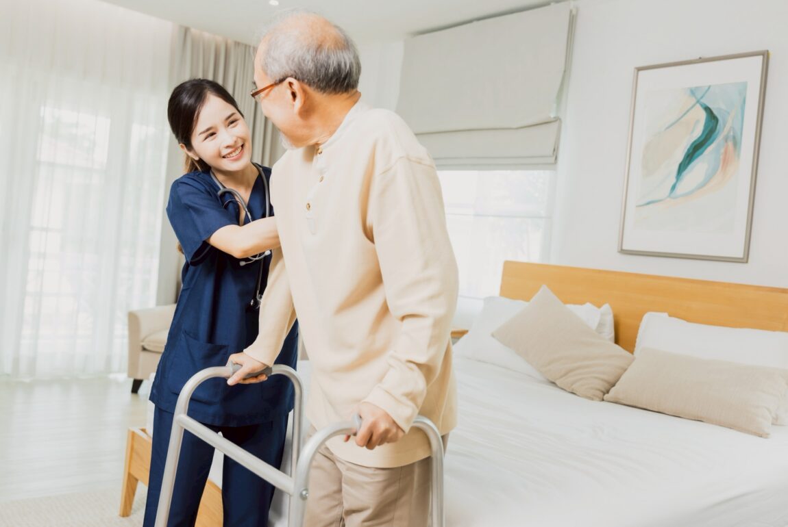 พลังของ "หัวใจ" ที่อยู่เหนือหน้าที่: ทำไมผู้ดูแลที่เข้าใจถึงสำคัญพอๆ กับหมอที่เชี่ยวชาญ